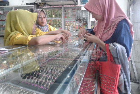 Akhir Bulan, Harga Emas Naik Rp2.000 Per Gram